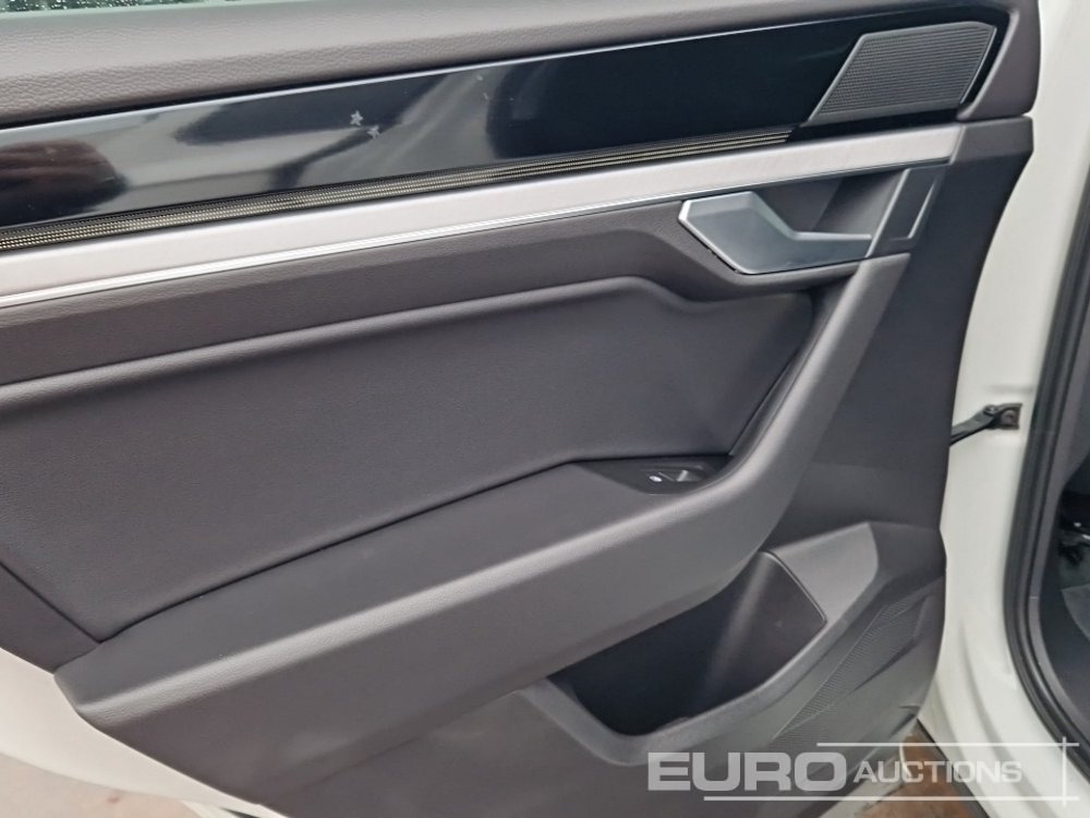Terepjáró/ SUV 2020 Volkswagen Touareg: 18 kép.