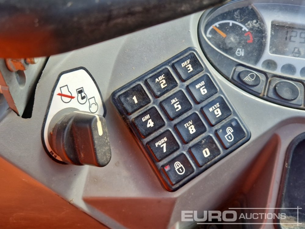 Minikotró 2021 Bobcat E17: 47 kép.