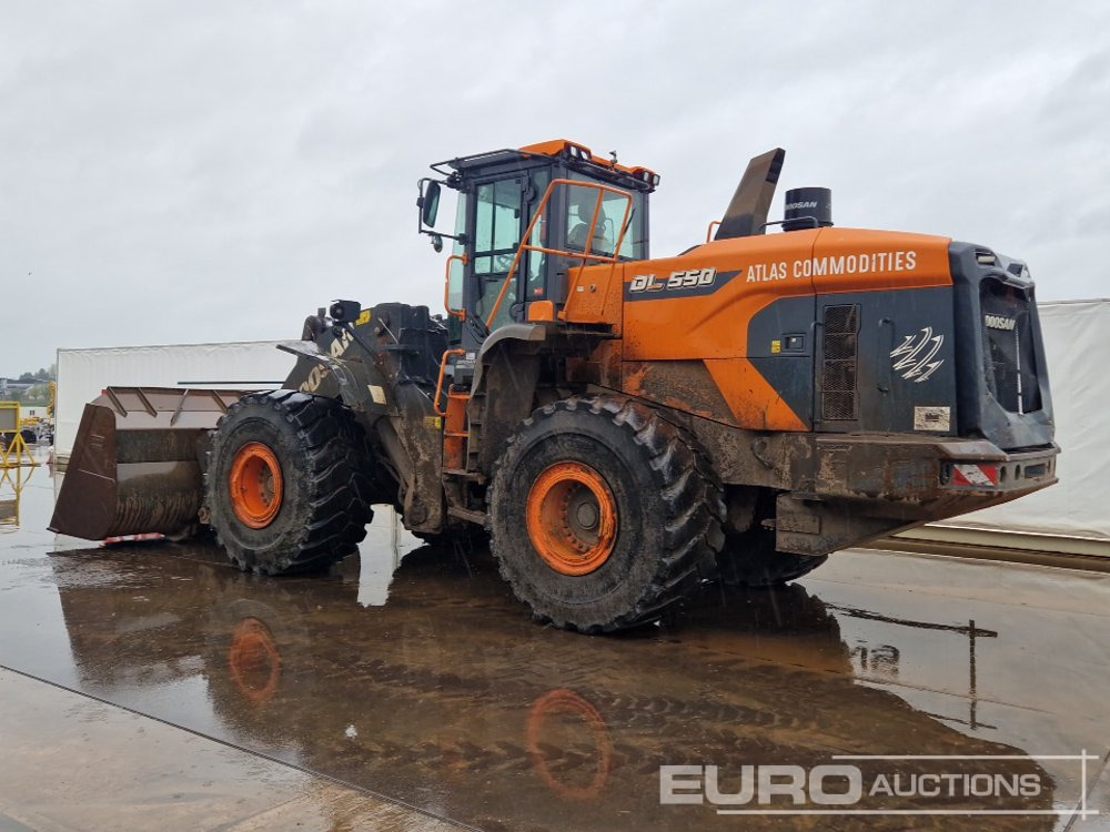 2021 Doosan DL550-7 - Gumikerekes homlokrakodó: 3 kép. 2021 Doosan DL550-7 - Gumikerekes homlokrakodó: 3 kép.