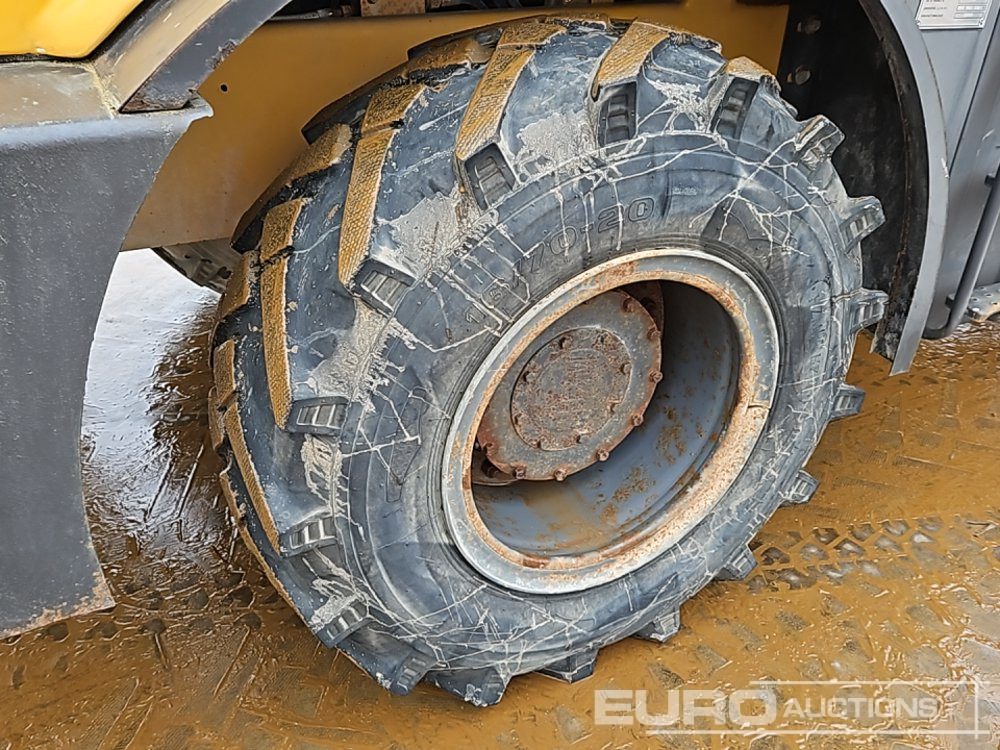 Gumikerekes homlokrakodó 2021 HZM 925: 11 kép.