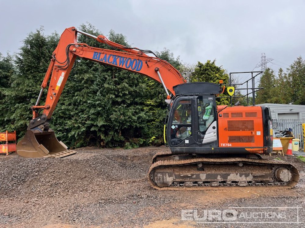 2021 Hitachi ZX225USRLC-6 - Lánctalpas kotró: 2 kép. 2021 Hitachi ZX225USRLC-6 - Lánctalpas kotró: 2 kép.