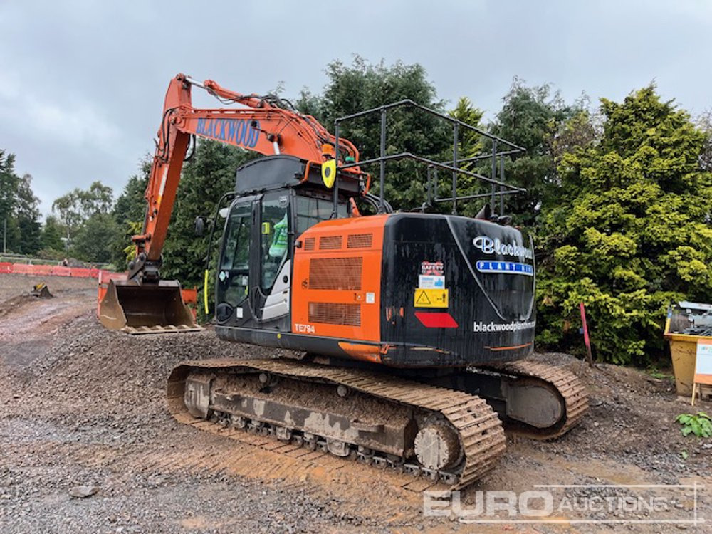 2021 Hitachi ZX225USRLC-6 - Lánctalpas kotró: 3 kép. 2021 Hitachi ZX225USRLC-6 - Lánctalpas kotró: 3 kép.