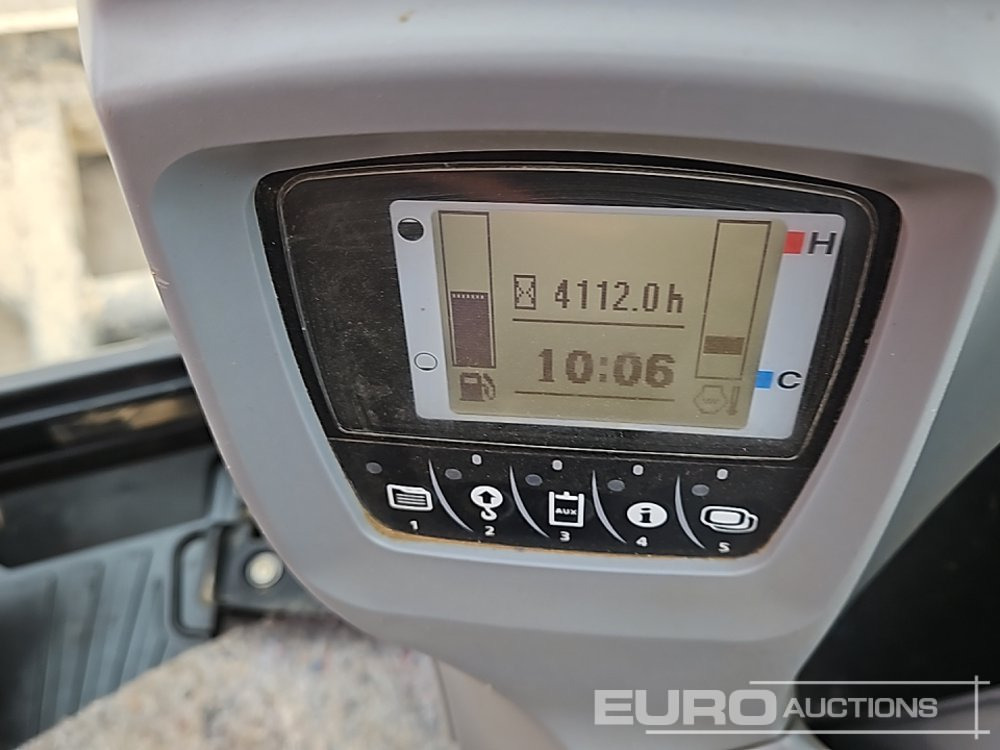 Minikotró 2021 Kubota U36-4: 40 kép.