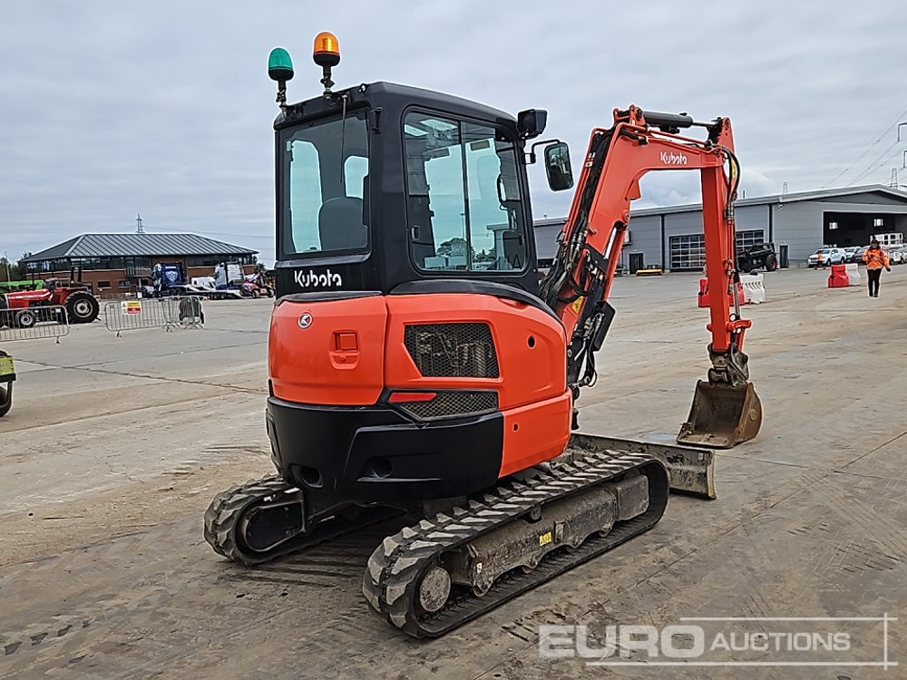2021 Kubota U36-4 - Minikotró: 5 kép. 2021 Kubota U36-4 - Minikotró: 5 kép.