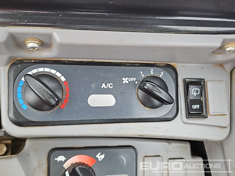 Minikotró 2021 Kubota U36-4: 41 kép.