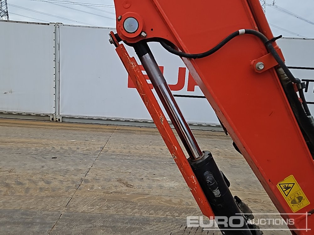 Minikotró 2021 Kubota U36-4: 26 kép.