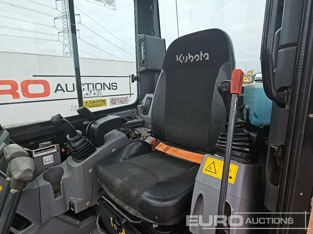 Minikotró 2021 Kubota U36-4: 35 kép.