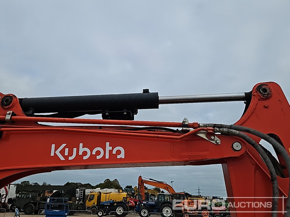 Minikotró 2021 Kubota U36-4: 19 kép.