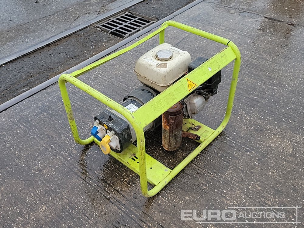 2021 Pramac 2.5kVA Petrol Generator - Áramfejlesztő: 1 kép. 2021 Pramac 2.5kVA Petrol Generator - Áramfejlesztő: 1 kép.