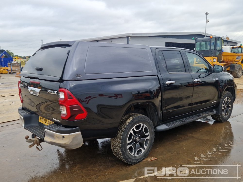 2021 Toyota Hilux Invincible - Pickup: 5 kép. 2021 Toyota Hilux Invincible - Pickup: 5 kép.