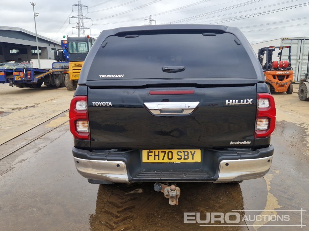 2021 Toyota Hilux Invincible - Pickup: 4 kép. 2021 Toyota Hilux Invincible - Pickup: 4 kép.