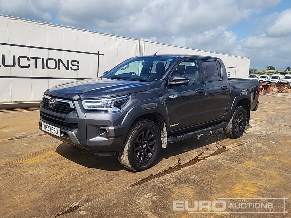 2021 Toyota Hilux Invincible X - Pickup: 1 kép. 2021 Toyota Hilux Invincible X - Pickup: 1 kép.