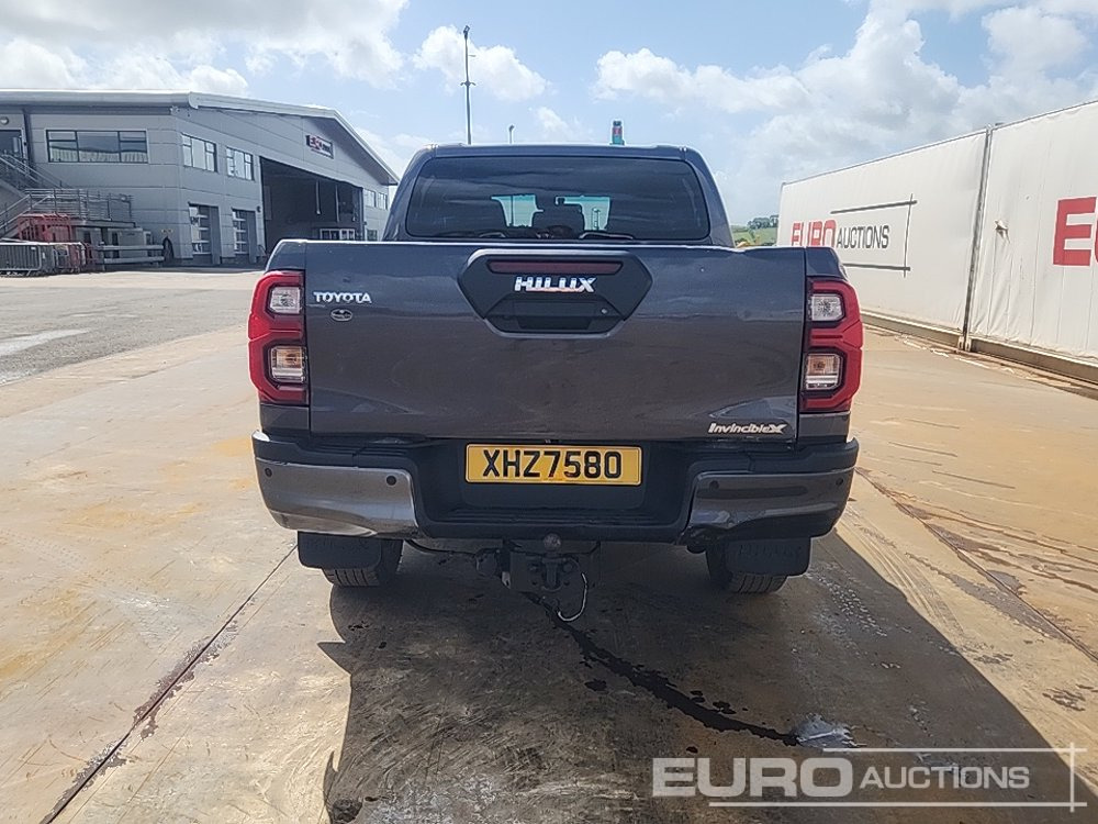 2021 Toyota Hilux Invincible X - Pickup: 4 kép. 2021 Toyota Hilux Invincible X - Pickup: 4 kép.