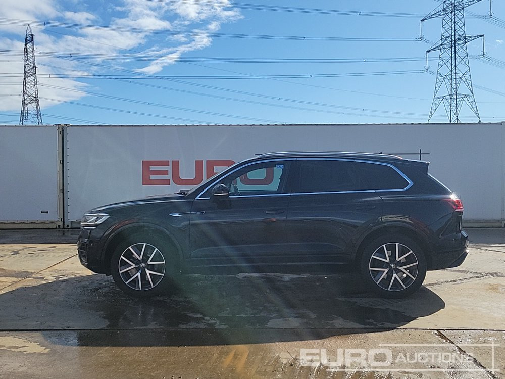 2021 Volkswagen Touareg - Terepjáró/ SUV: 2 kép. 2021 Volkswagen Touareg - Terepjáró/ SUV: 2 kép.