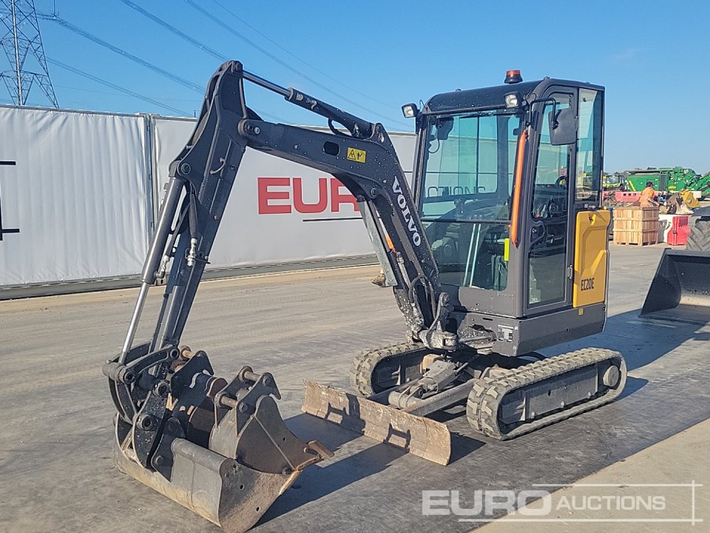 2021 Volvo EC20E - Minikotró: 2 kép. 2021 Volvo EC20E - Minikotró: 2 kép.