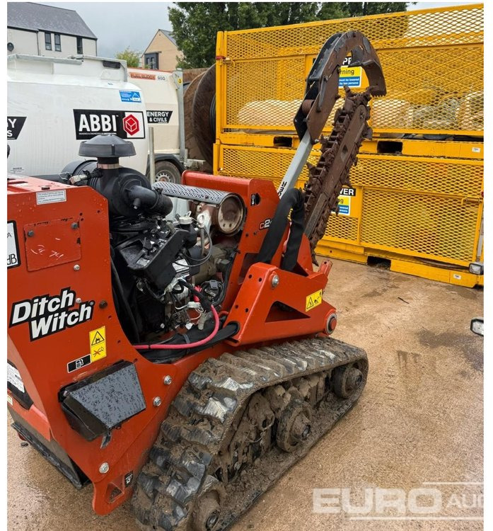 2022 Ditch Witch C24X - Árokásó: 2 kép. 2022 Ditch Witch C24X - Árokásó: 2 kép.