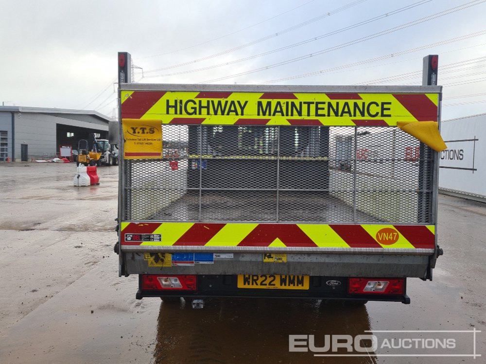 2022 Ford Transit 350 - Platós kisteherautó: 4 kép. 2022 Ford Transit 350 - Platós kisteherautó: 4 kép.