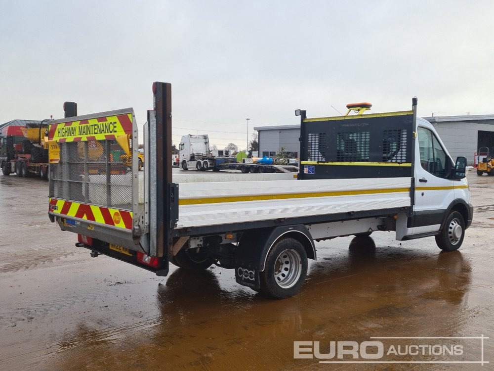 2022 Ford Transit 350 - Platós kisteherautó: 5 kép. 2022 Ford Transit 350 - Platós kisteherautó: 5 kép.