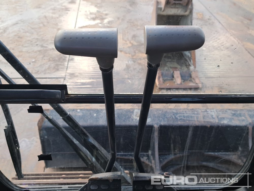 2022 Hitachi ZX135USBL-7 - Lánctalpas kotró: 1 kép. 2022 Hitachi ZX135USBL-7 - Lánctalpas kotró: 1 kép.