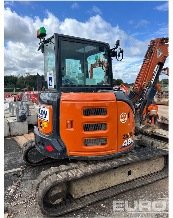 2022 Hitachi ZX48U-6 CLR - Minikotró: 3 kép. 2022 Hitachi ZX48U-6 CLR - Minikotró: 3 kép.