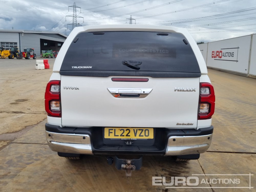 2022 Toyota Hilux Invincible - Pickup: 4 kép. 2022 Toyota Hilux Invincible - Pickup: 4 kép.
