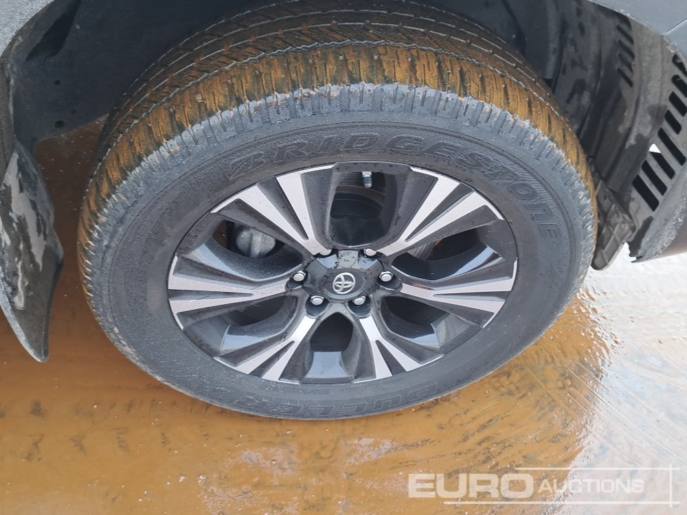 Terepjáró/ SUV 2022 Toyota Land Cruiser: 12 kép.