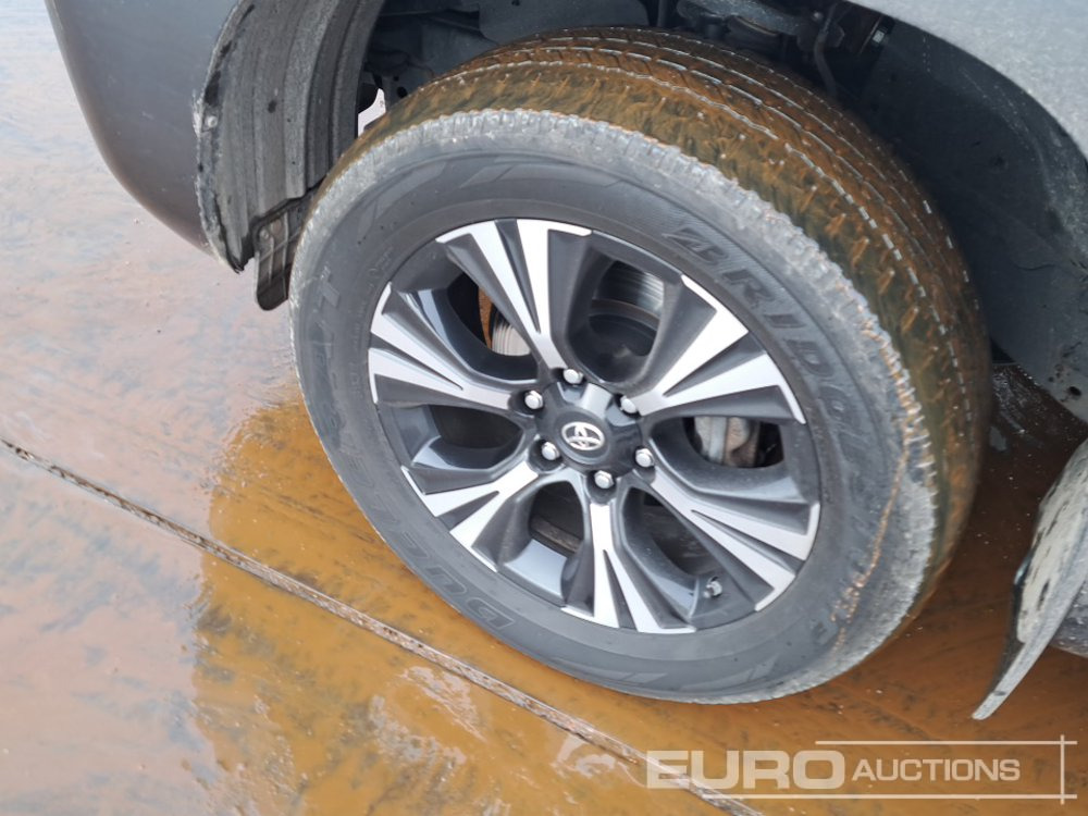 Terepjáró/ SUV 2022 Toyota Land Cruiser: 9 kép.