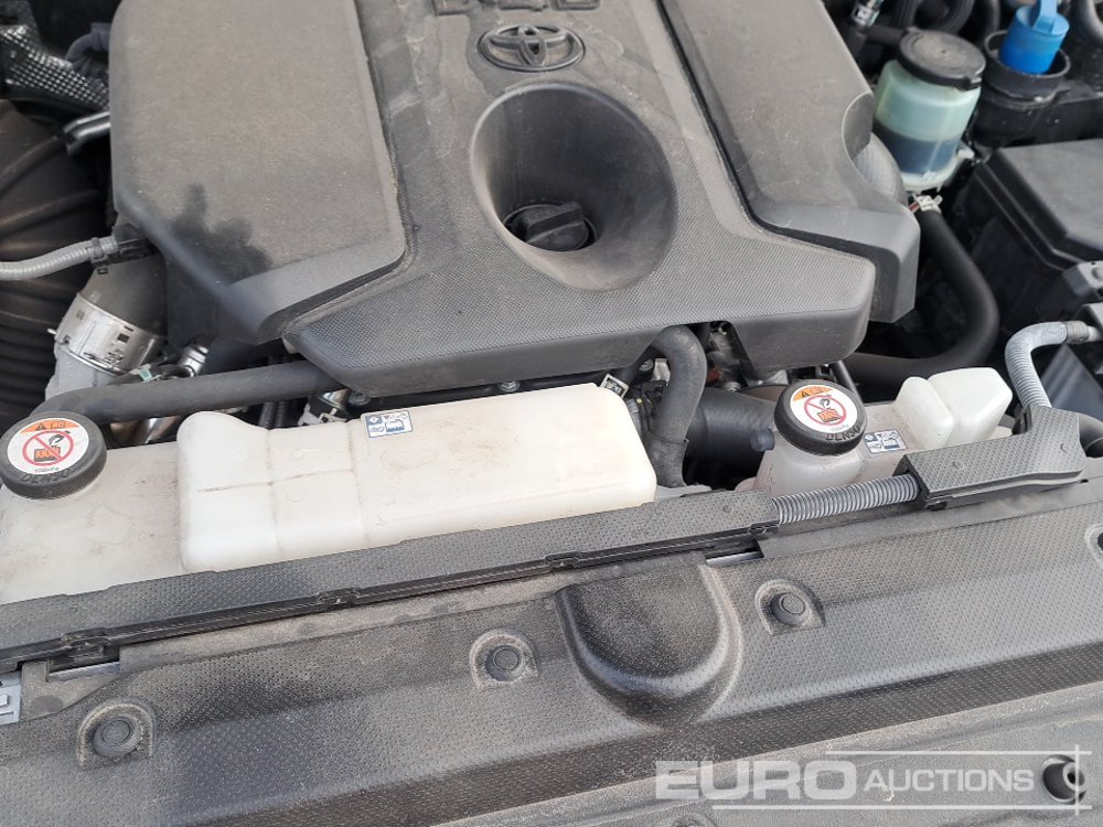 Terepjáró/ SUV 2022 Toyota Land Cruiser: 21 kép.