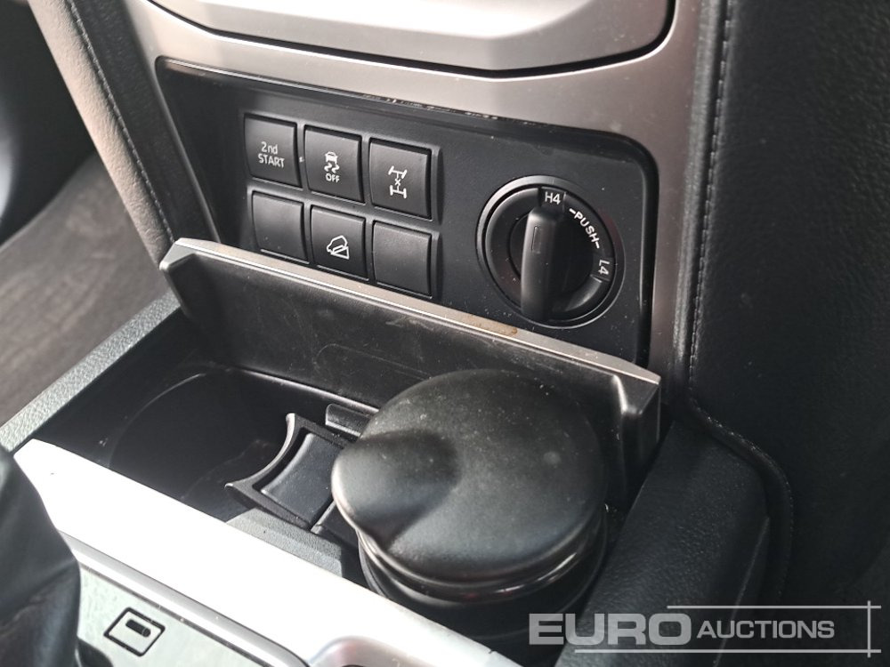 Terepjáró/ SUV 2022 Toyota Land Cruiser: 42 kép.