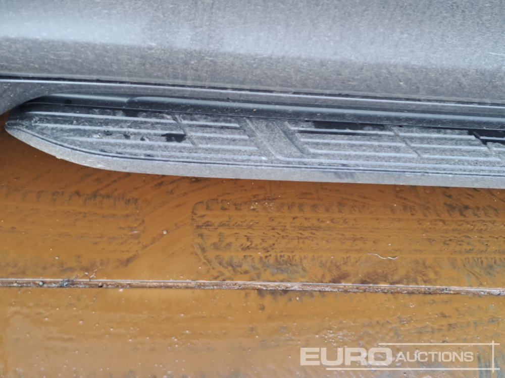 Terepjáró/ SUV 2022 Toyota Land Cruiser: 13 kép.