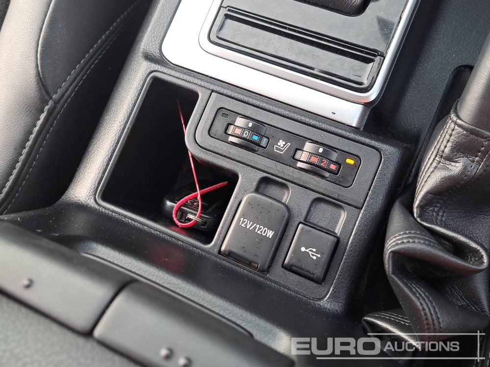 Terepjáró/ SUV 2022 Toyota Land Cruiser: 44 kép.