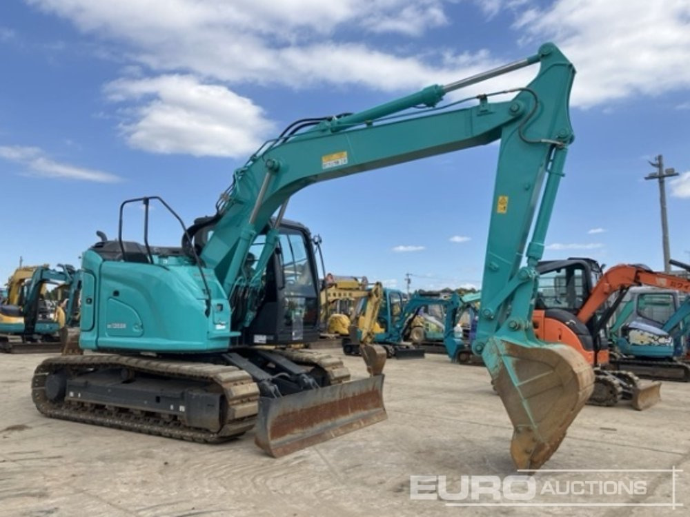 2023 Kobelco SK135SR-7 - Lánctalpas kotró: 2 kép. 2023 Kobelco SK135SR-7 - Lánctalpas kotró: 2 kép.