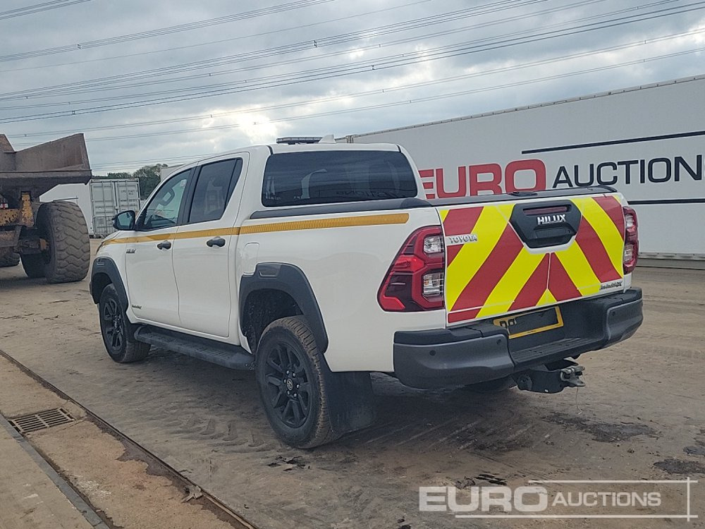 2023 Toyota Hilux Invincible - Pickup: 3 kép. 2023 Toyota Hilux Invincible - Pickup: 3 kép.