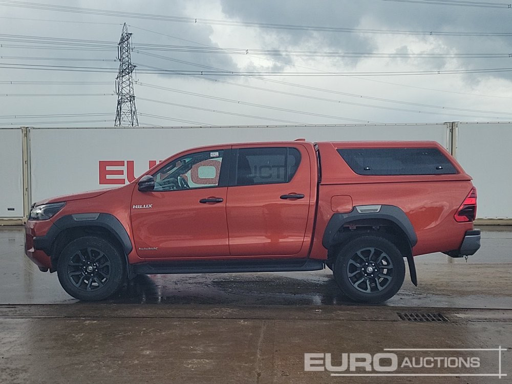 2023 Toyota Hilux Invincible X - Pickup: 2 kép. 2023 Toyota Hilux Invincible X - Pickup: 2 kép.