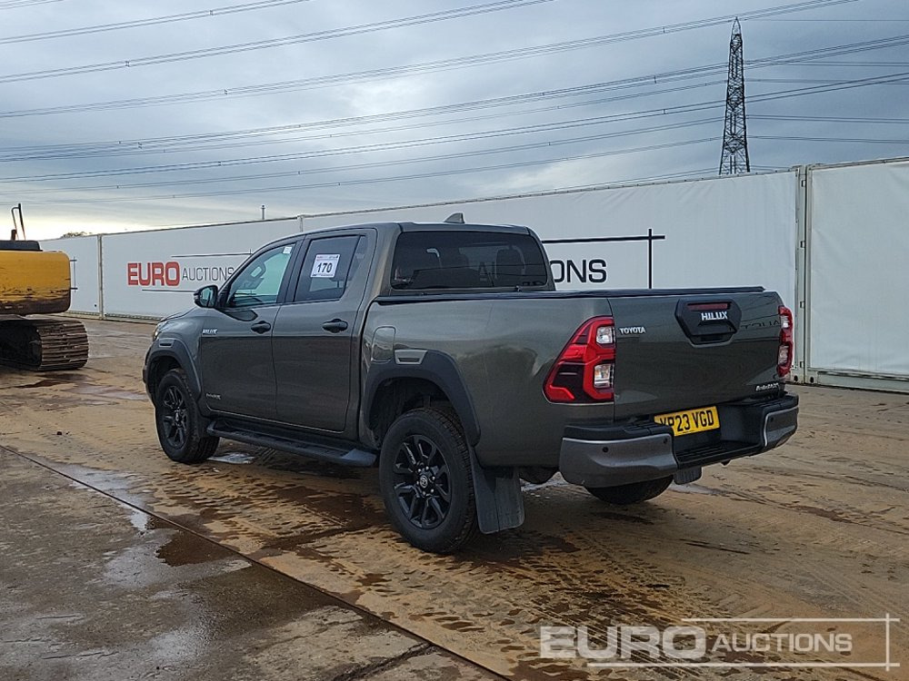 2023 Toyota Hilux Invincible X - Pickup: 3 kép. 2023 Toyota Hilux Invincible X - Pickup: 3 kép.