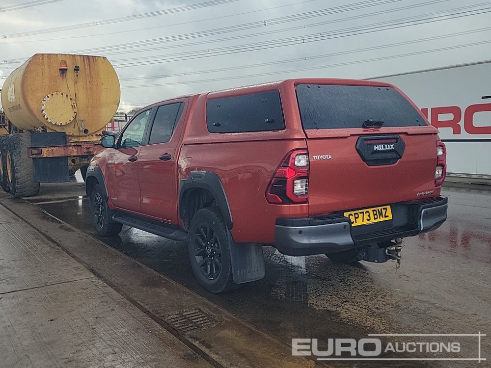 2023 Toyota Hilux Invincible X - Pickup: 3 kép. 2023 Toyota Hilux Invincible X - Pickup: 3 kép.