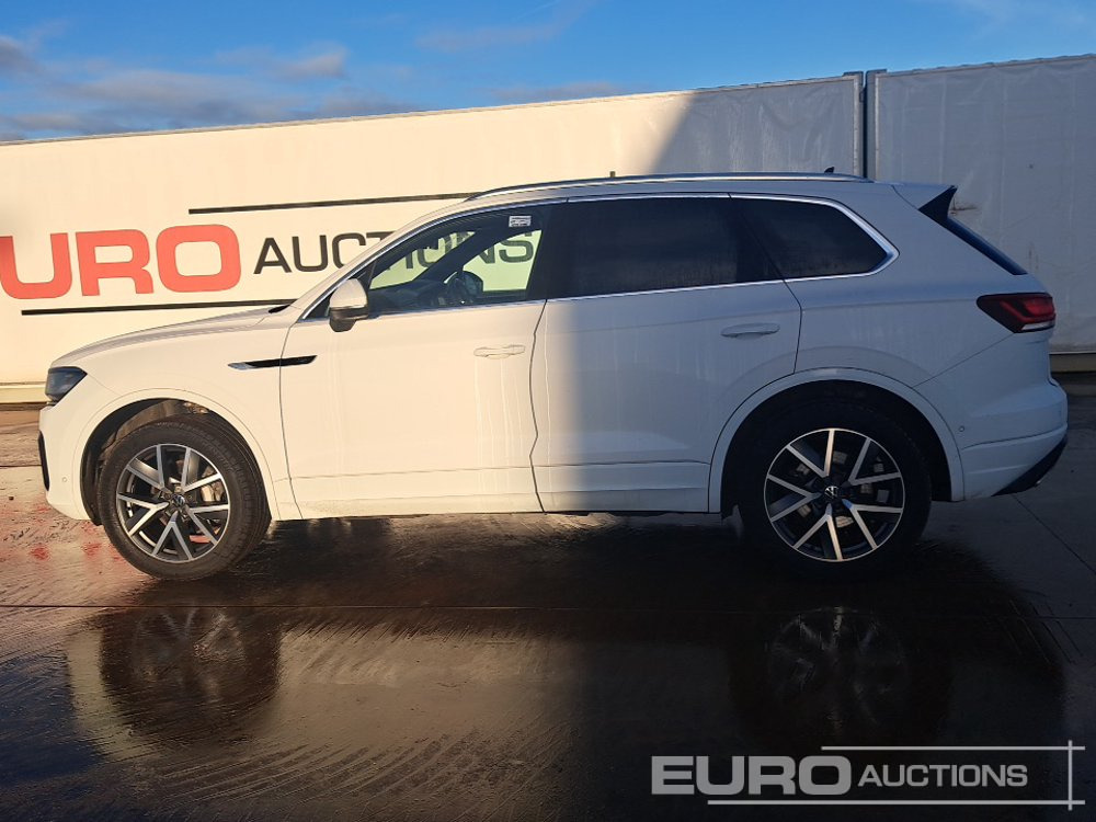 2023 Volkswagen Touareg - Terepjáró/ SUV: 2 kép. 2023 Volkswagen Touareg - Terepjáró/ SUV: 2 kép.