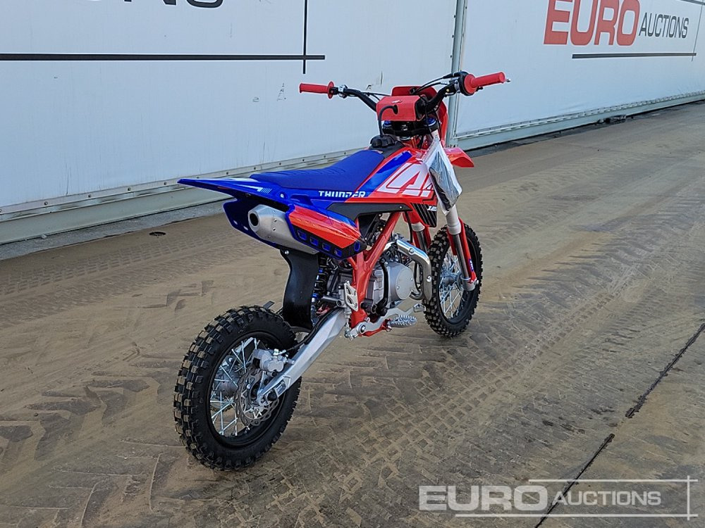 2025 Apollo Thunder 125cc Motorcross Bike, 14" Front, 12" Rear Tyres, Electric Start, Air Cooled, Hydraulic Suspension, Disc Brakes, Lighting Kit (UNASSEMBLED) - Motorkerékpár: 5 kép. 2025 Apollo Thunder 125cc Motorcross Bike, 14" Front, 12" Rear Tyres, Electric Start, Air Cooled, Hydraulic Suspension, Disc Brakes, Lighting Kit (UNASSEMBLED) - Motorkerékpár: 5 kép.