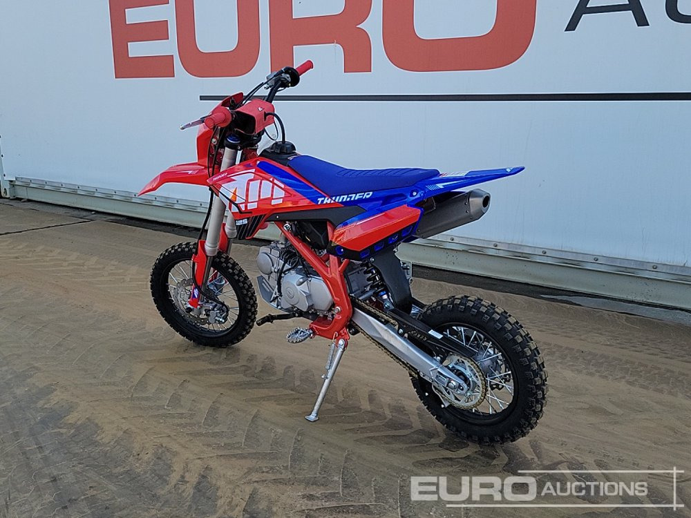 2025 Apollo Thunder 125cc Motorcross Bike, 14" Front, 12" Rear Tyres, Electric Start, Air Cooled, Hydraulic Suspension, Disc Brakes, Lighting Kit (UNASSEMBLED) - Motorkerékpár: 3 kép. 2025 Apollo Thunder 125cc Motorcross Bike, 14" Front, 12" Rear Tyres, Electric Start, Air Cooled, Hydraulic Suspension, Disc Brakes, Lighting Kit (UNASSEMBLED) - Motorkerékpár: 3 kép.