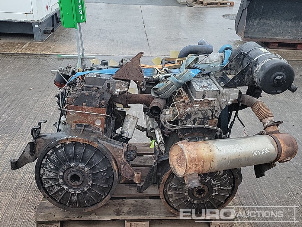 4 Cylinder Engine (2 of) - Motor: 4 kép. 4 Cylinder Engine (2 of) - Motor: 4 kép.