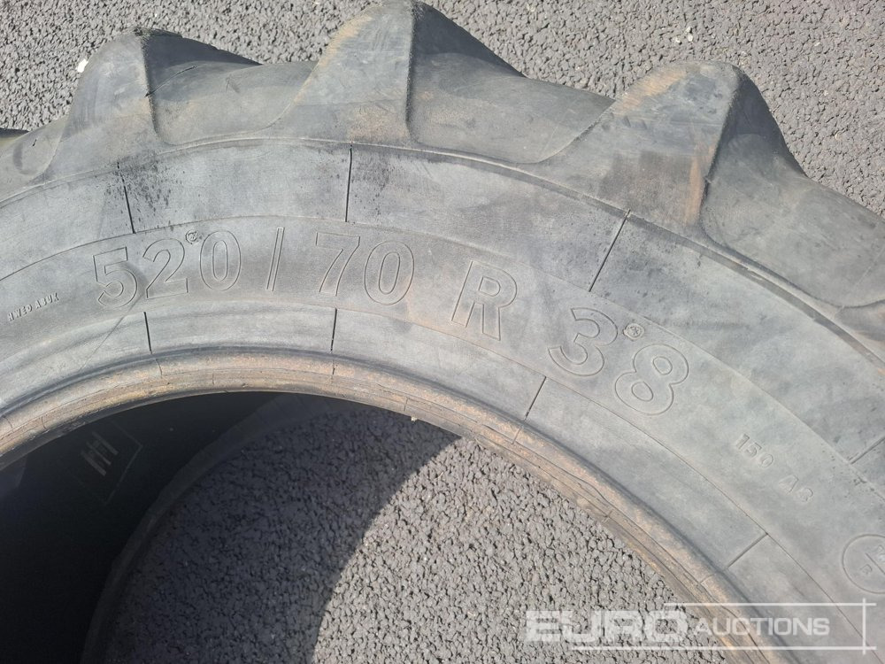 520/70R38 Tyre - Gumiabroncs: 5 kép. 520/70R38 Tyre - Gumiabroncs: 5 kép.