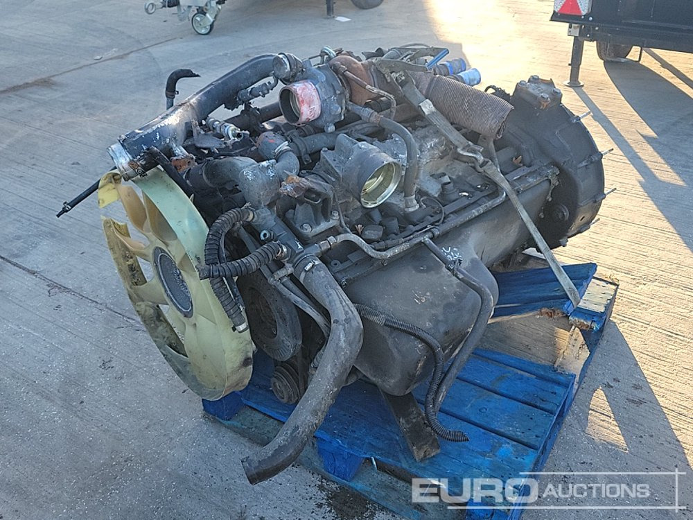 6 Cylinder Engine - Motor: 1 kép. 6 Cylinder Engine - Motor: 1 kép.