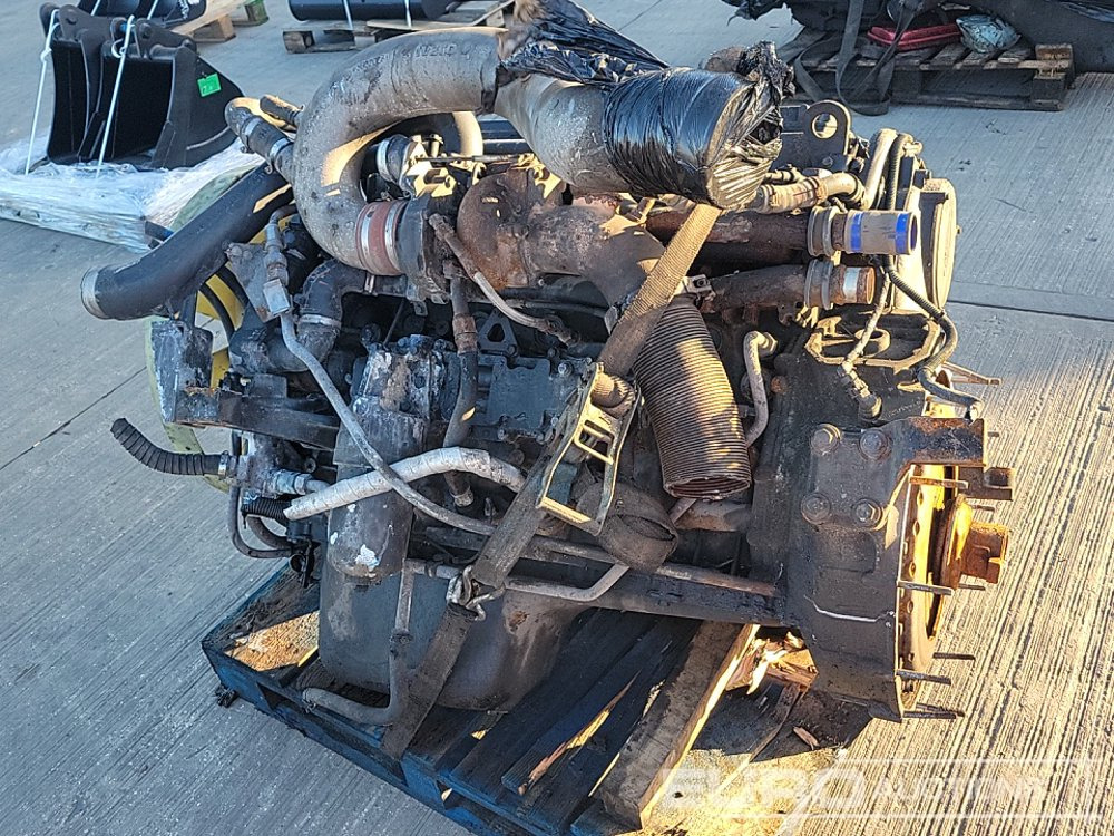 6 Cylinder Engine - Motor: 2 kép. 6 Cylinder Engine - Motor: 2 kép.