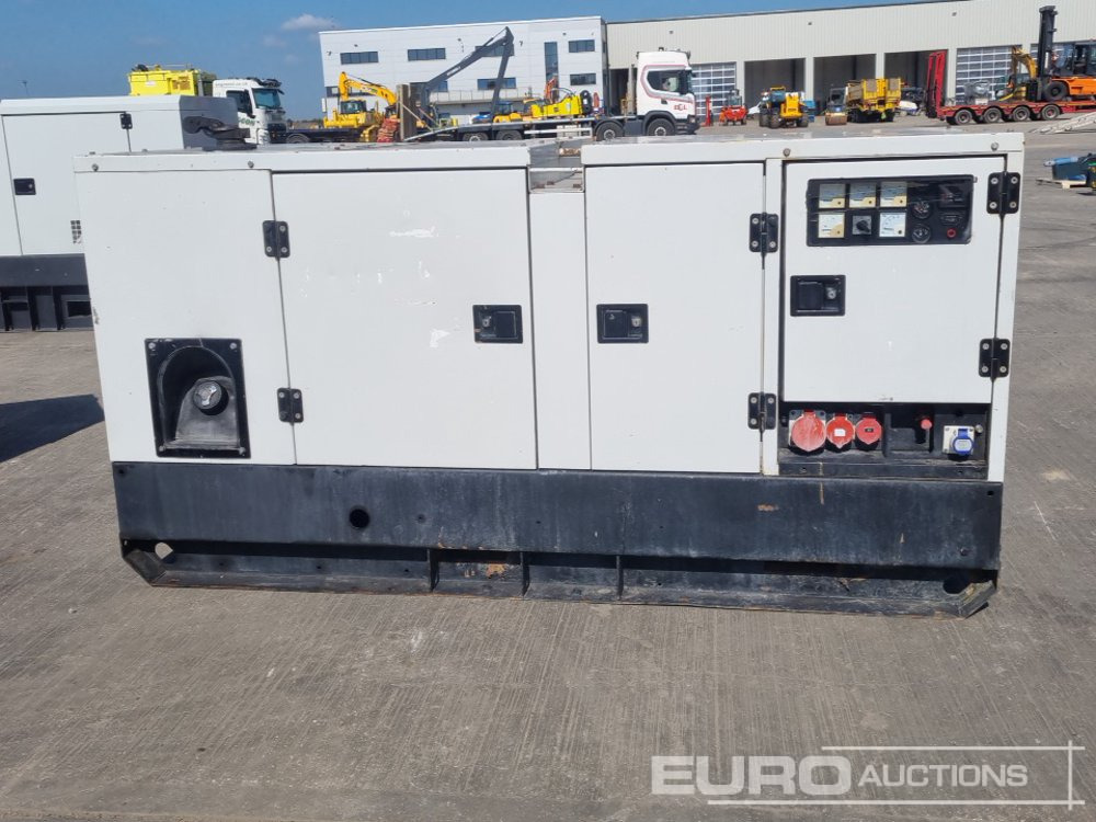 70kVA Generator, Perkins Engine - Áramfejlesztő: 2 kép. 70kVA Generator, Perkins Engine - Áramfejlesztő: 2 kép.