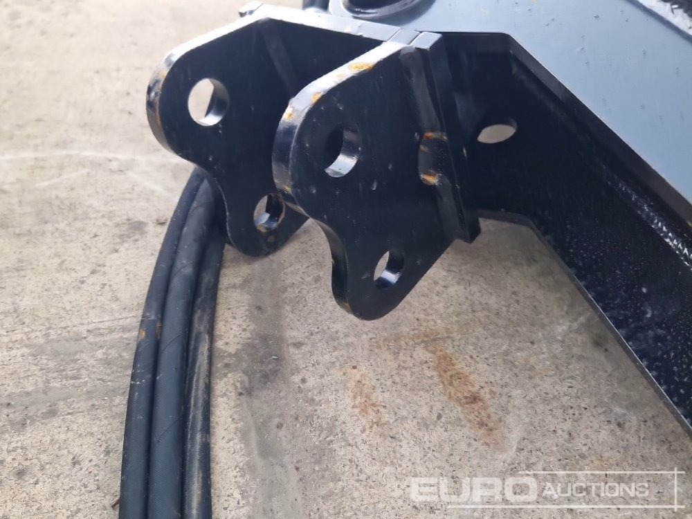Adapterek - Kotrógép Unused 32" Hydraulic Tilting Bucket to suit Mini Excavator: 7 kép.