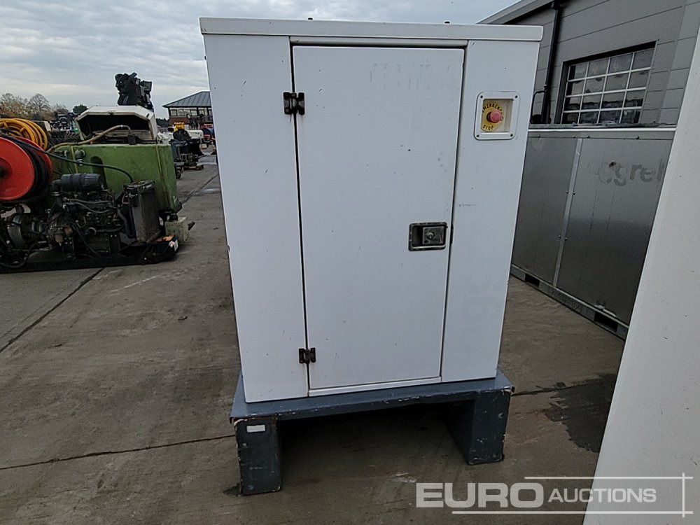 Aggreko Generator, FPT Engine - Áramfejlesztő: 2 kép. Aggreko Generator, FPT Engine - Áramfejlesztő: 2 kép.