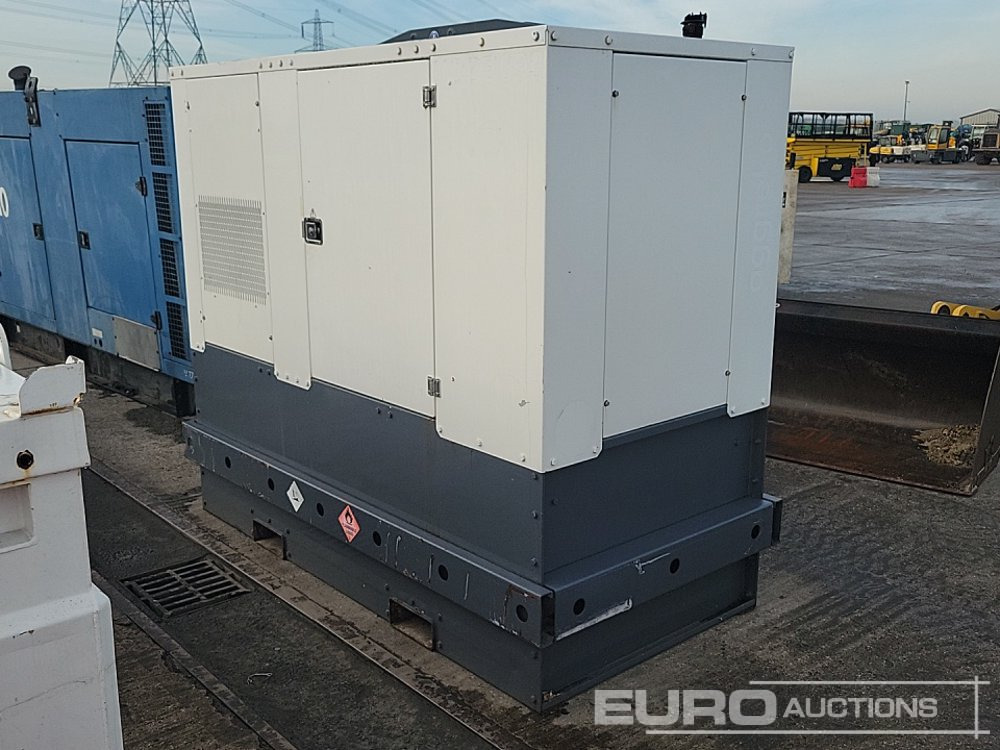 Aggreko Generator, FPT Engine - Áramfejlesztő: 5 kép. Aggreko Generator, FPT Engine - Áramfejlesztő: 5 kép.