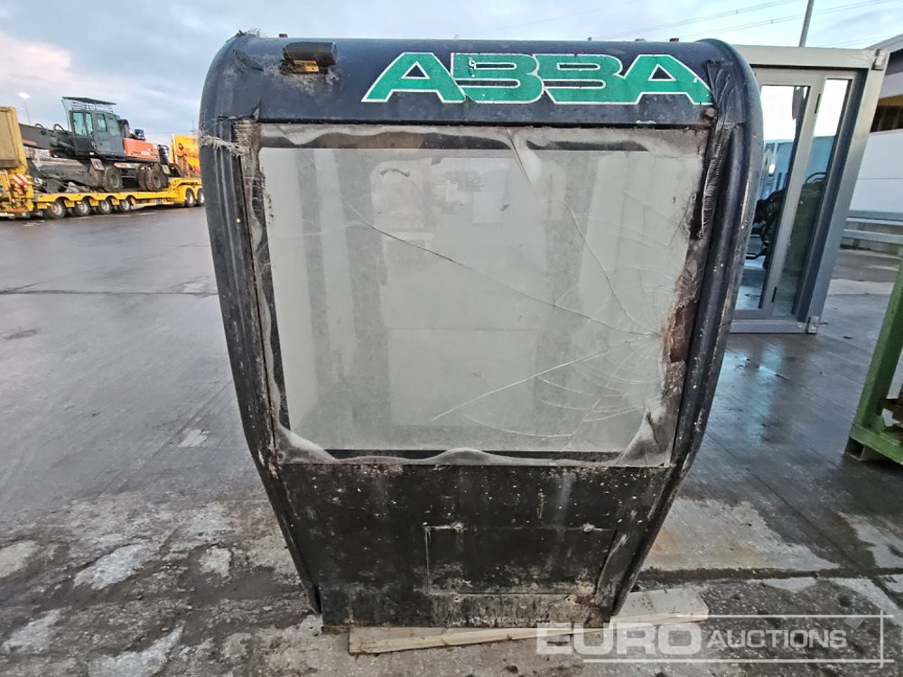 JCB Cab to suit Excavator - Alkatrész: 4 kép. JCB Cab to suit Excavator - Alkatrész: 4 kép.