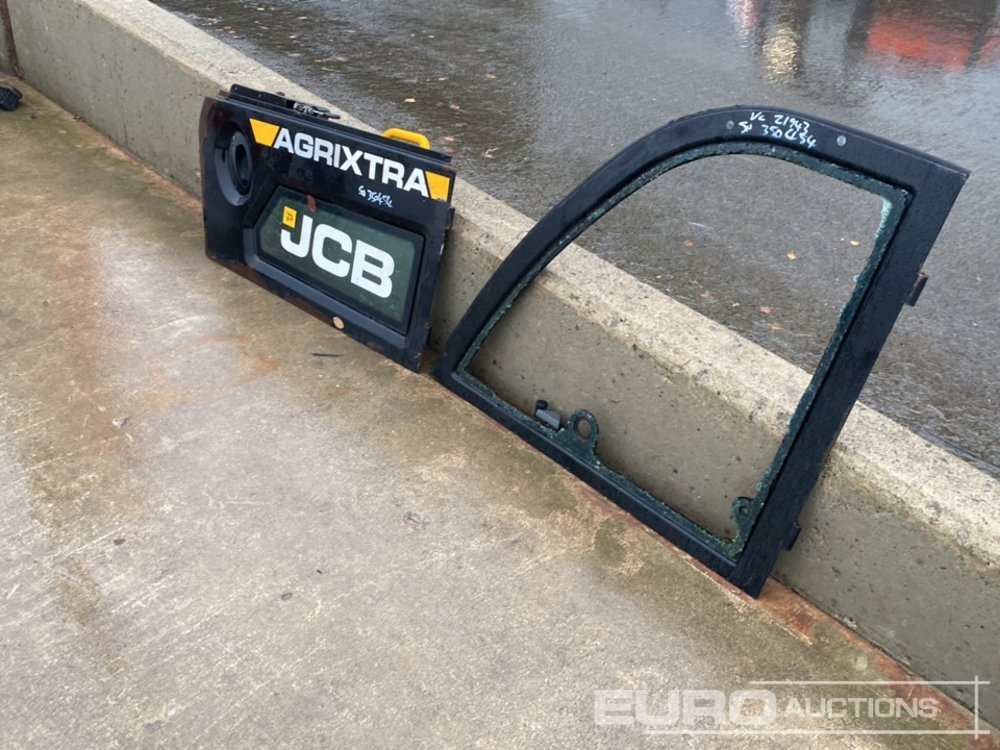 Top Window Frame & Bottom Door to suit JCB Telehandler - Alkatrész: 3 kép. Top Window Frame & Bottom Door to suit JCB Telehandler - Alkatrész: 3 kép.