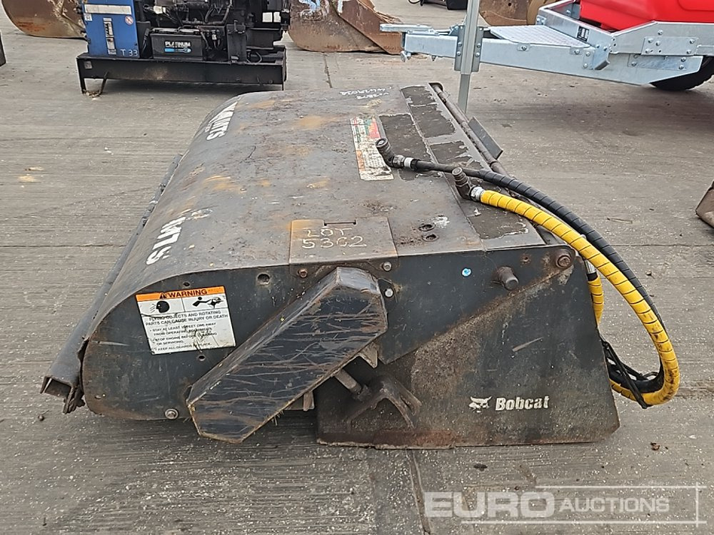 2014 Bobcat 60 SWEEPER - Anyagmozgató gép: 2 kép. 2014 Bobcat 60 SWEEPER - Anyagmozgató gép: 2 kép.